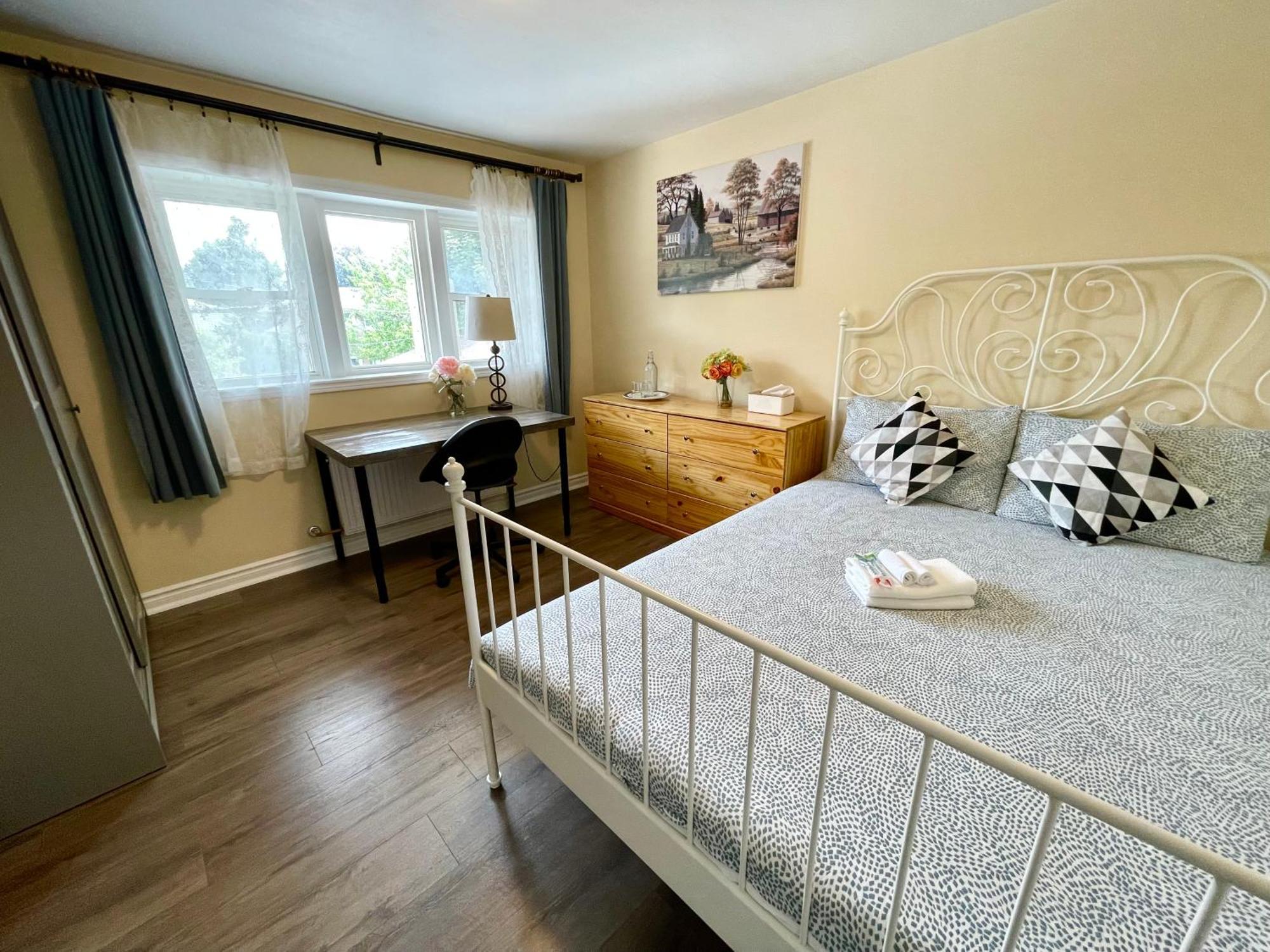 Bright&Modern Space Perfect For Couple And Family Step To Public Transit In Toronto Bagian luar foto